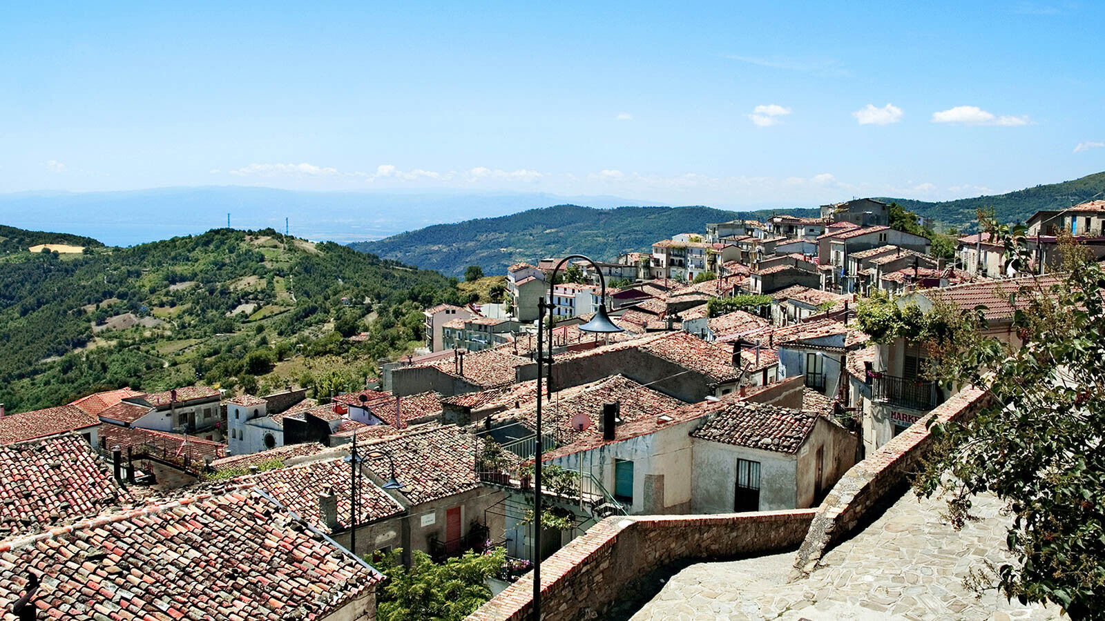 These pretty Italian villages want to pay you $33,000 to move in